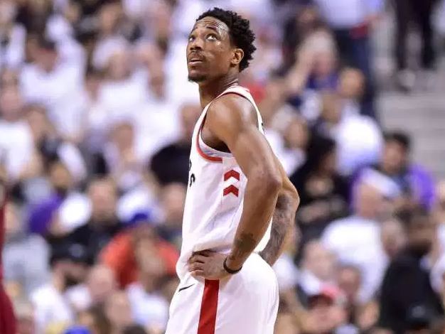 一个单手暴 一个单手暴